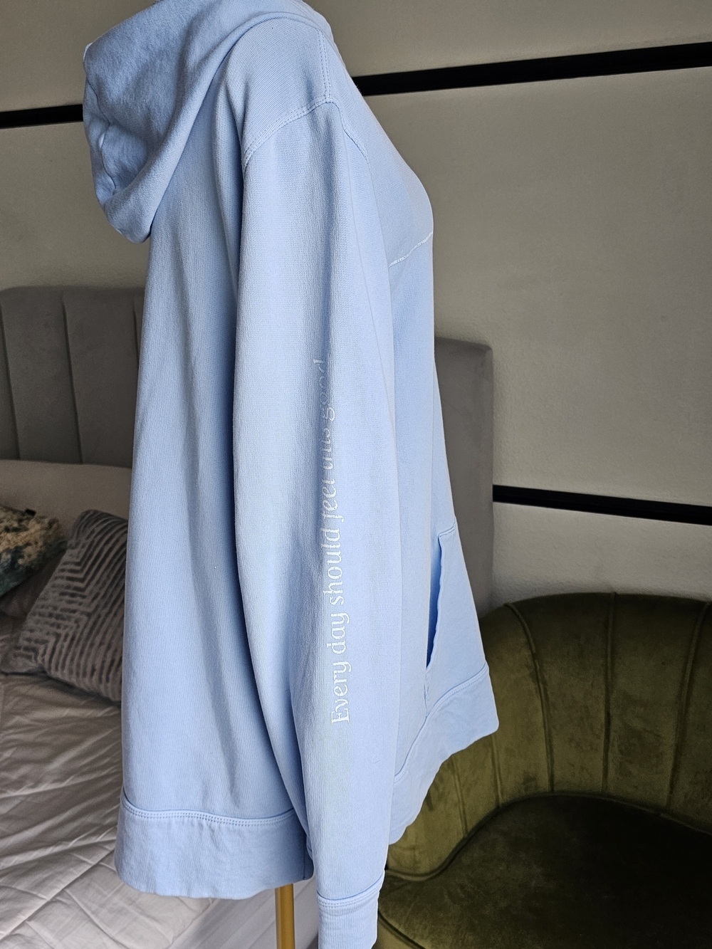 Vineyard Vines Light Blue Hoodie (M) - Picture 4 of 8